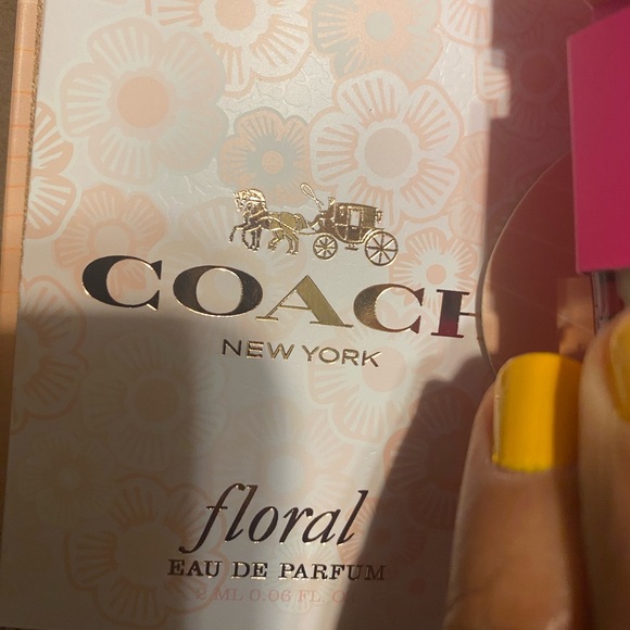 Assorted Fragrance Sample Set - Picture 7 of 12